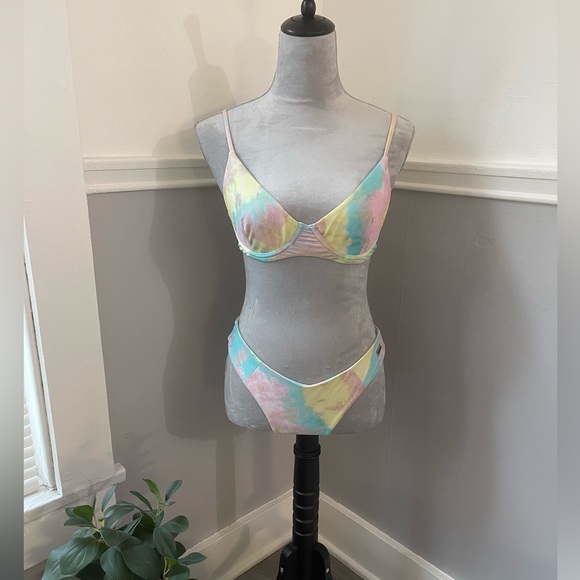 Blackbough Marshmallow Bikini Set - Picture 1 of 9